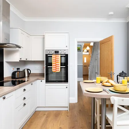 38 Ashville Avenue Скарборо