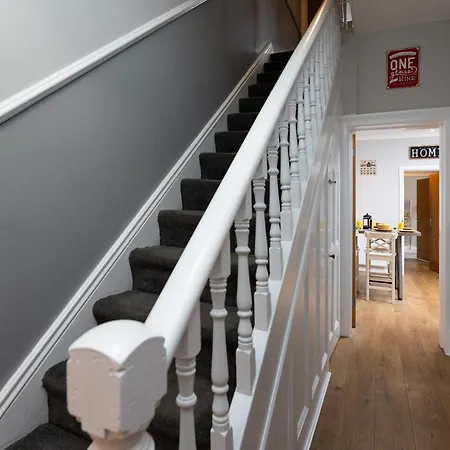 38 Ashville Avenue Скарборо